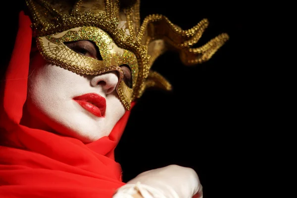 Donna in maschera partito d'oro — Foto Stock