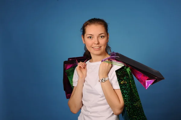 Chica con pocas bolsas después de ir de compras — Foto de Stock