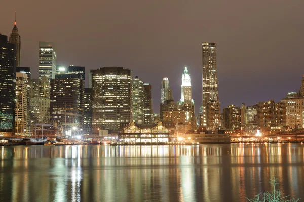 Lower Manhattan bei Nacht — Stockfoto