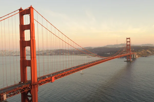 Goldene Torbrücke am Abend — Stockfoto