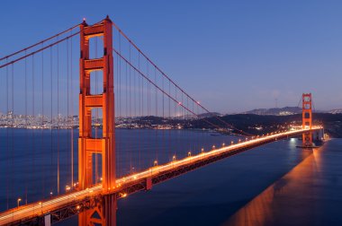 Geceleri Golden Gate Köprüsü