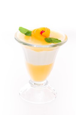 mango ve şeftali tatlısı