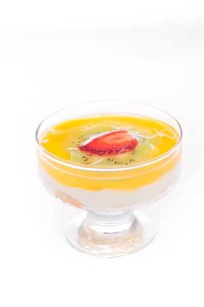 Десерт з манго та персиком — стокове фото