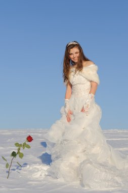 gelinlikli poz kadın