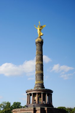 Berlin heykeli altın