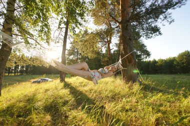 hamak ormandaki kadını
