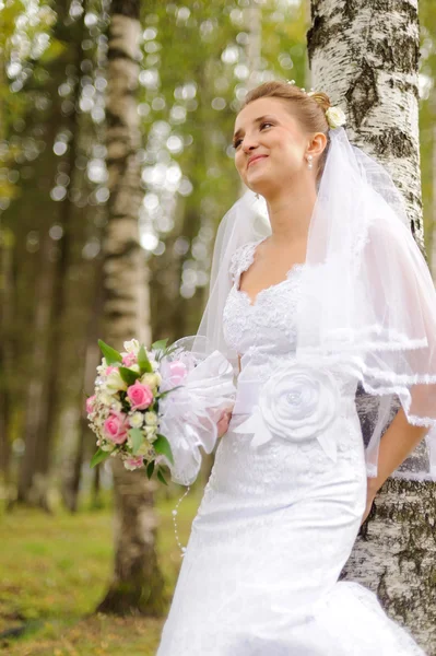 Mooie Russische jonge bruid — Stockfoto