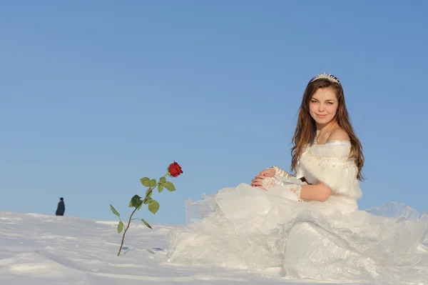 Woman posing in wedding dress — Stock Photo, Image