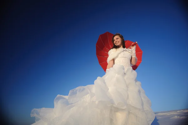 Woman posing in wedding dress — Stock Photo, Image