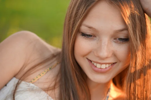 Jonge vrouw portret — Stockfoto