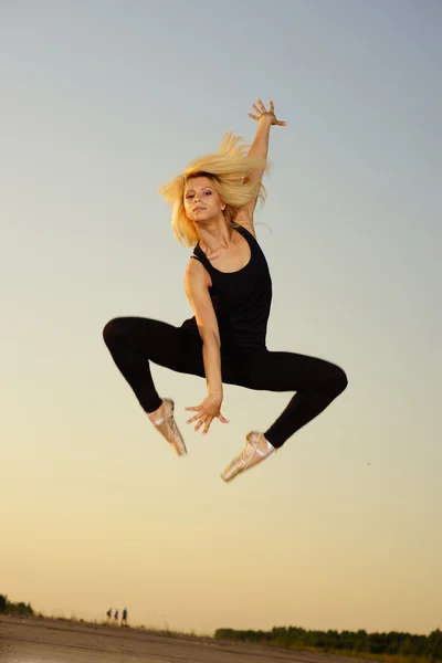 Ballerino su strada — Foto Stock