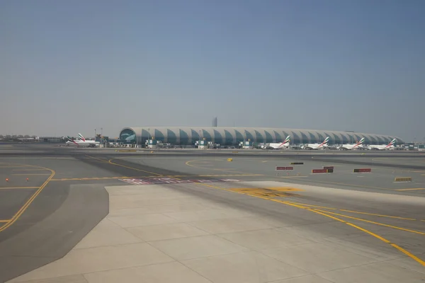 Emirates en el Aeropuerto de Dubai — Foto de Stock