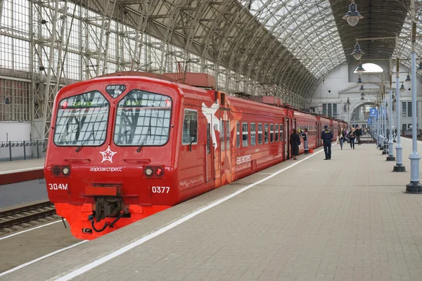 Aeroexpress tåg i kiyevsky vokzal — Stockfoto