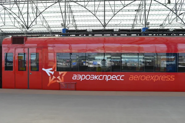Aeroexpress red train — Stock Photo, Image