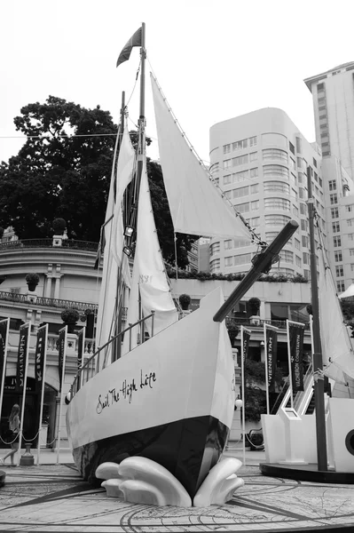 香港のダウンタウンにヨットの彫刻 — ストック写真