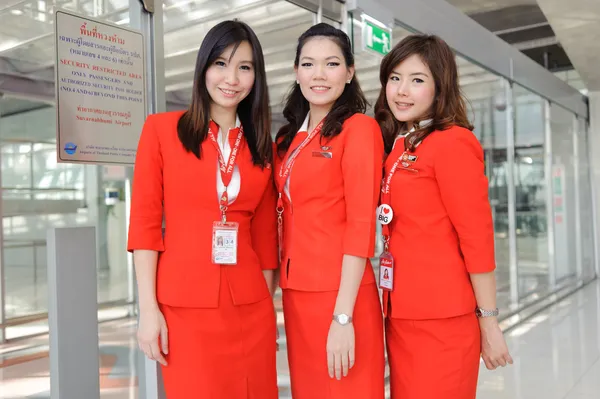 Tripulantes de Airasia no Aeroporto de Bangkok — Fotografia de Stock