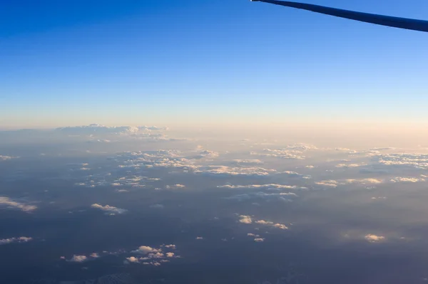 푸른 하늘에의 항공 보기 — 스톡 사진