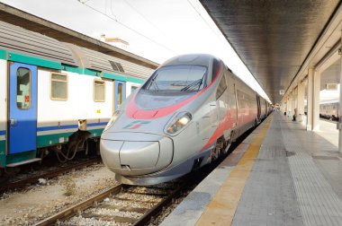 Venedik stantion üzerinde tren