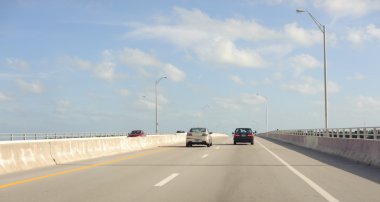 miami yollarda arabalar