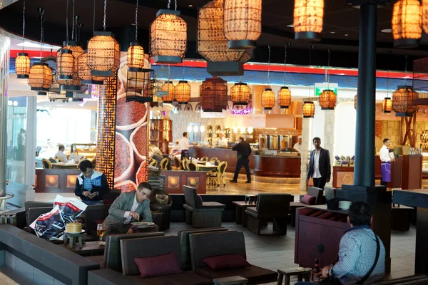 Caffè a Emirates Terminal 3 all'aeroporto di Dubai — Foto Stock