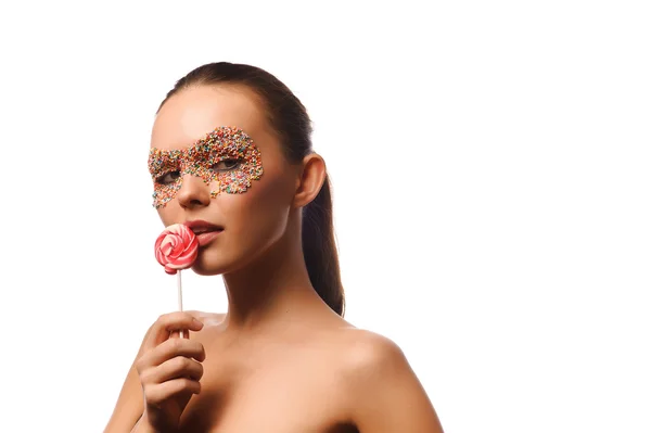 Femme sexy avec masque de bonbons sur le visage — Photo