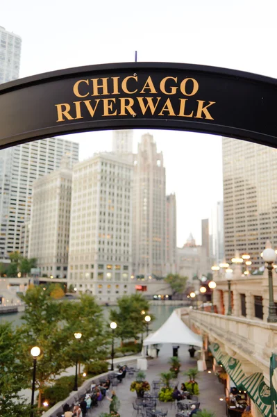 Passeggiata lungo il fiume Chicago — Foto Stock