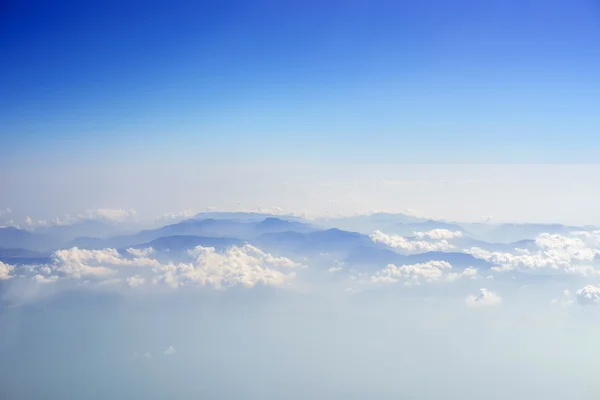 Céu azul com nuvens — Fotografia de Stock