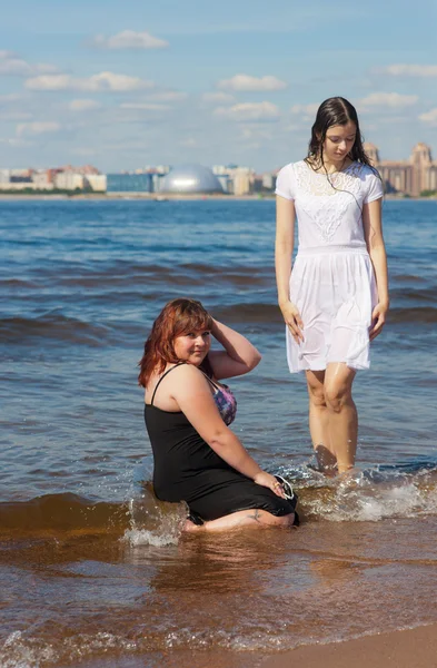 På stranden av viken — Stockfoto