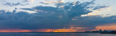 yağmur bulutları ile Panorama