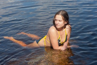 kayanın üzerinde bekletin