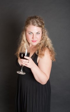 Bir kadeh kırmızı şarap.