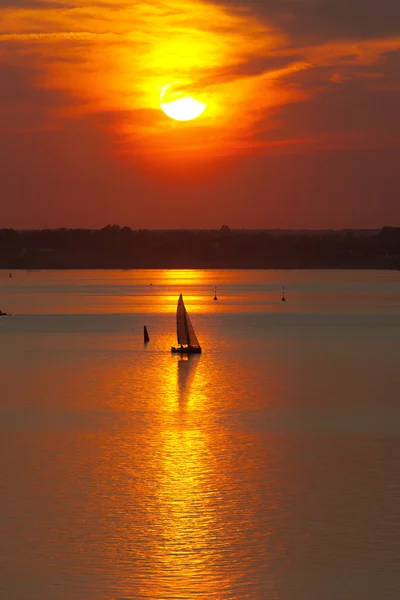 Segler bei Sonnenuntergang — Stockfoto