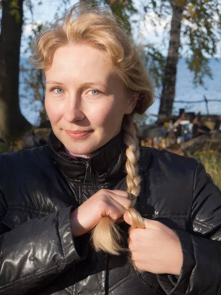 Ragazza trecce i capelli — Foto Stock