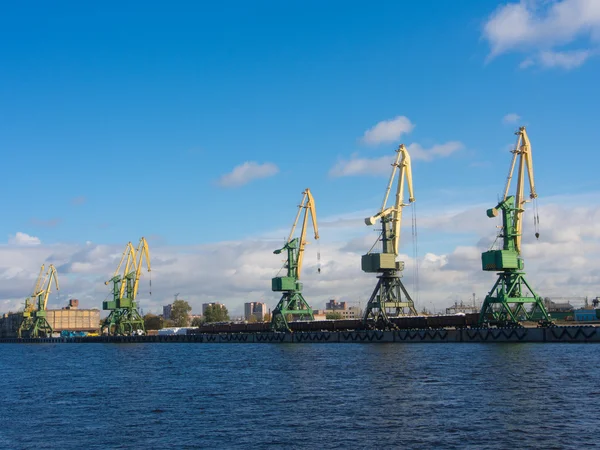 V přístavu sankt-peterburg — Stock fotografie