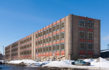 eski bir fabrika binası