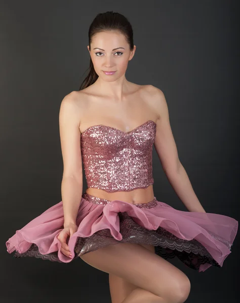Meisje in een roze rok — Stockfoto