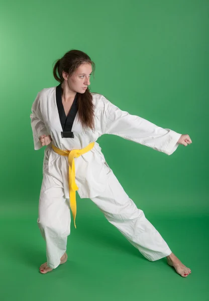 Flicka förlovad taekwondo — Stockfoto