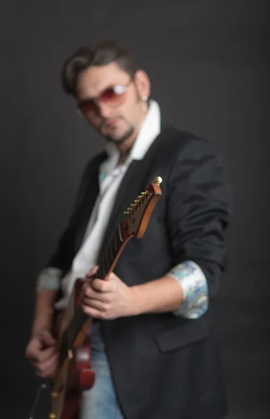 Man met een gitaar — Stockfoto