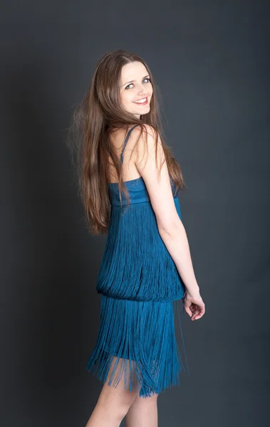 Dívka v modrých šatech — Stock fotografie