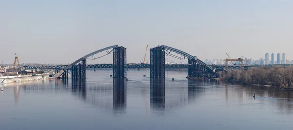 ドニエプル川橋します。 — ストック写真