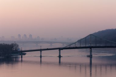 Dinyeper arasında köprüler