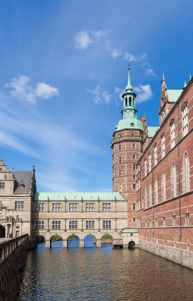 Burg und Burggraben — Stockfoto