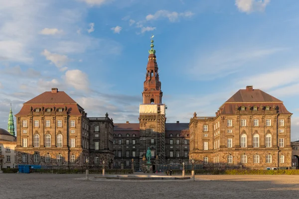 Christiansborg palace i kväll — Stockfoto