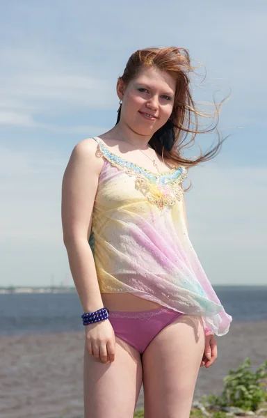 Girl on the beach — Stock Photo, Image