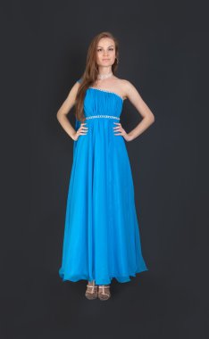 Mavi Abiye içinde kız