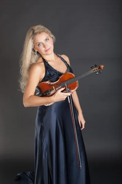 Violinist in an evening dress — Stock Photo, Image