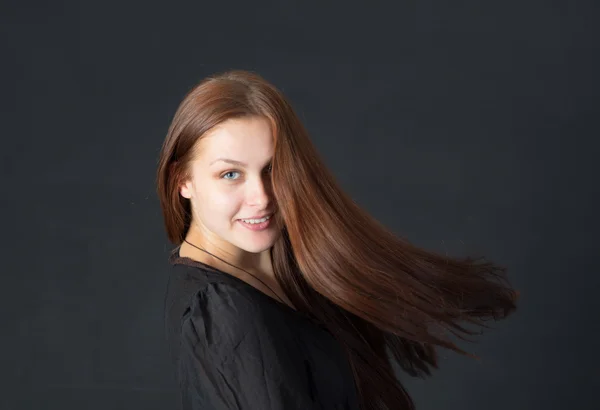 Mädchen mit langen Haaren — Stockfoto