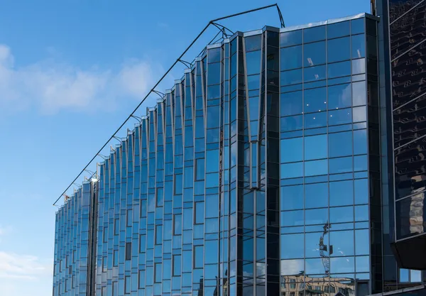 Edifício de escritório de vidro moderno — Fotografia de Stock