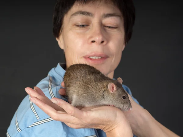 Woman with a domestic rat — Stock Photo, Image