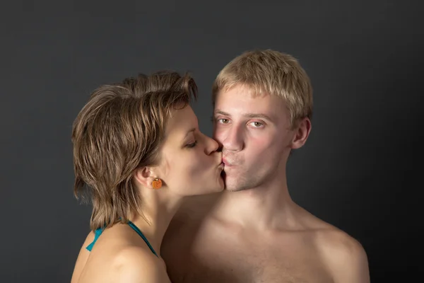 Orubbligt lugn kyss — Stockfoto